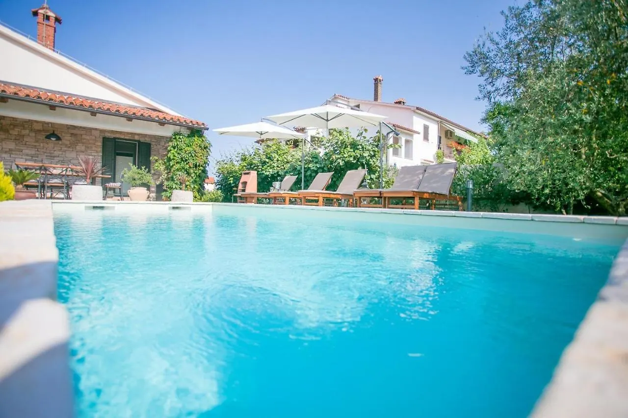 Comfortable Villa Marinela With Pool And Garden Tar-Vabriga
