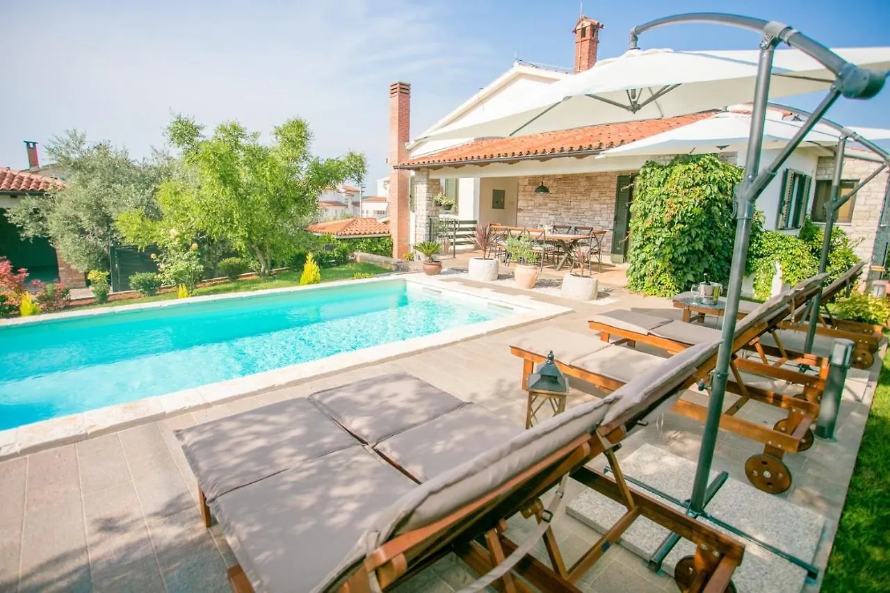 Comfortable Villa Marinela With Pool And Garden Tar-Vabriga