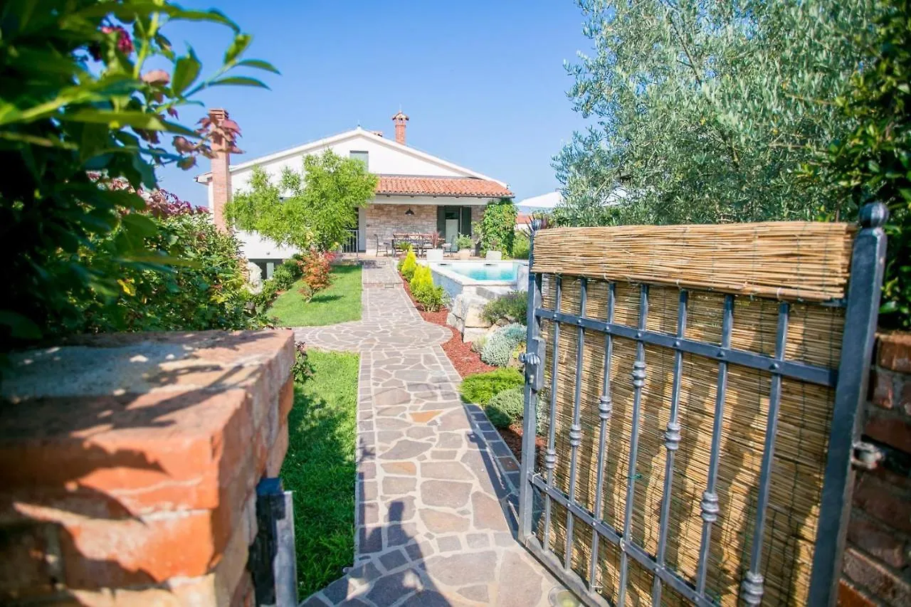 Comfortable Villa Marinela With Pool And Garden Tar-Vabriga 0*,  Croatie